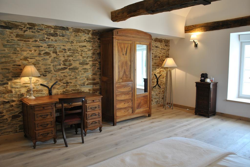 Bed and Breakfast Le Manoir De La Vieille Douve Bourg-d'Ire Pokój zdjęcie