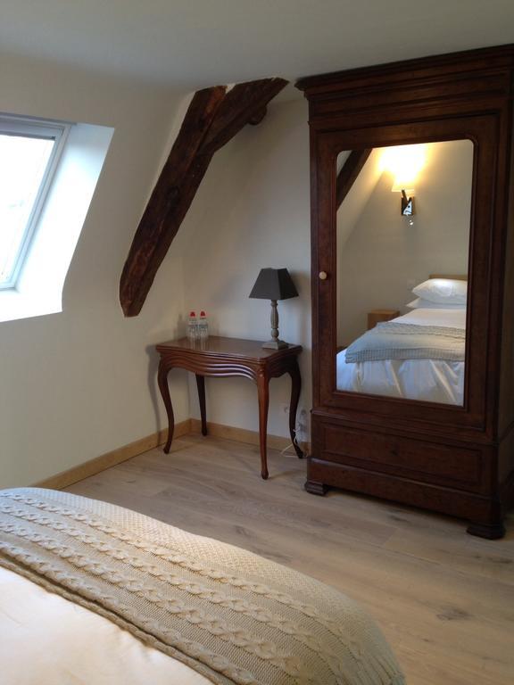 Bed and Breakfast Le Manoir De La Vieille Douve Bourg-d'Ire Pokój zdjęcie