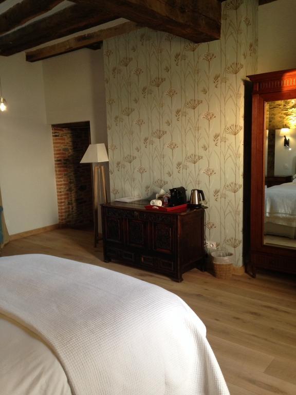 Bed and Breakfast Le Manoir De La Vieille Douve Bourg-d'Ire Pokój zdjęcie