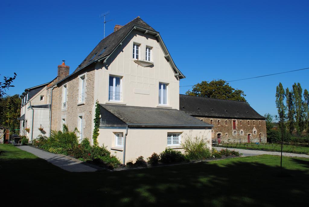 Bed and Breakfast Le Manoir De La Vieille Douve Bourg-d'Ire Zewnętrze zdjęcie
